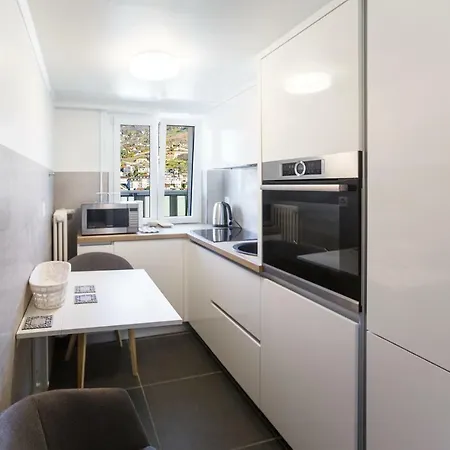 Апартаменты Elegant With Stunning View Монтрё