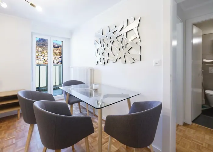 Elegant With Stunning View Montreux